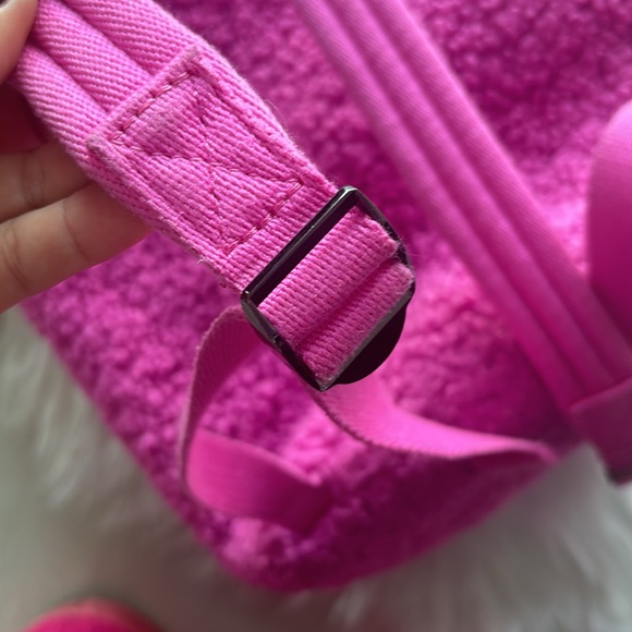 UGG pink fuzzy backpack - Picture 3 of 11